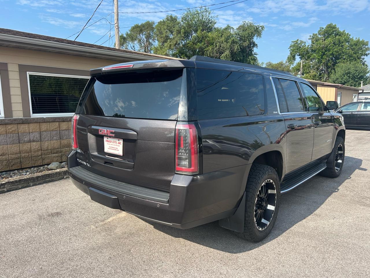 GMC Yukon XL SLE 1/2 Ton 4WD 2015