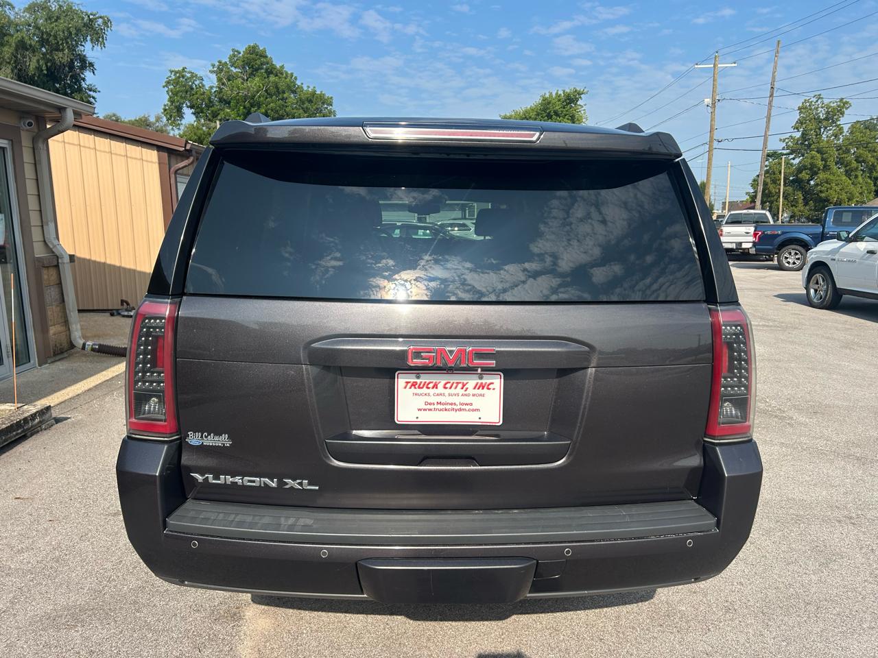 GMC Yukon XL SLE 1/2 Ton 4WD 2015