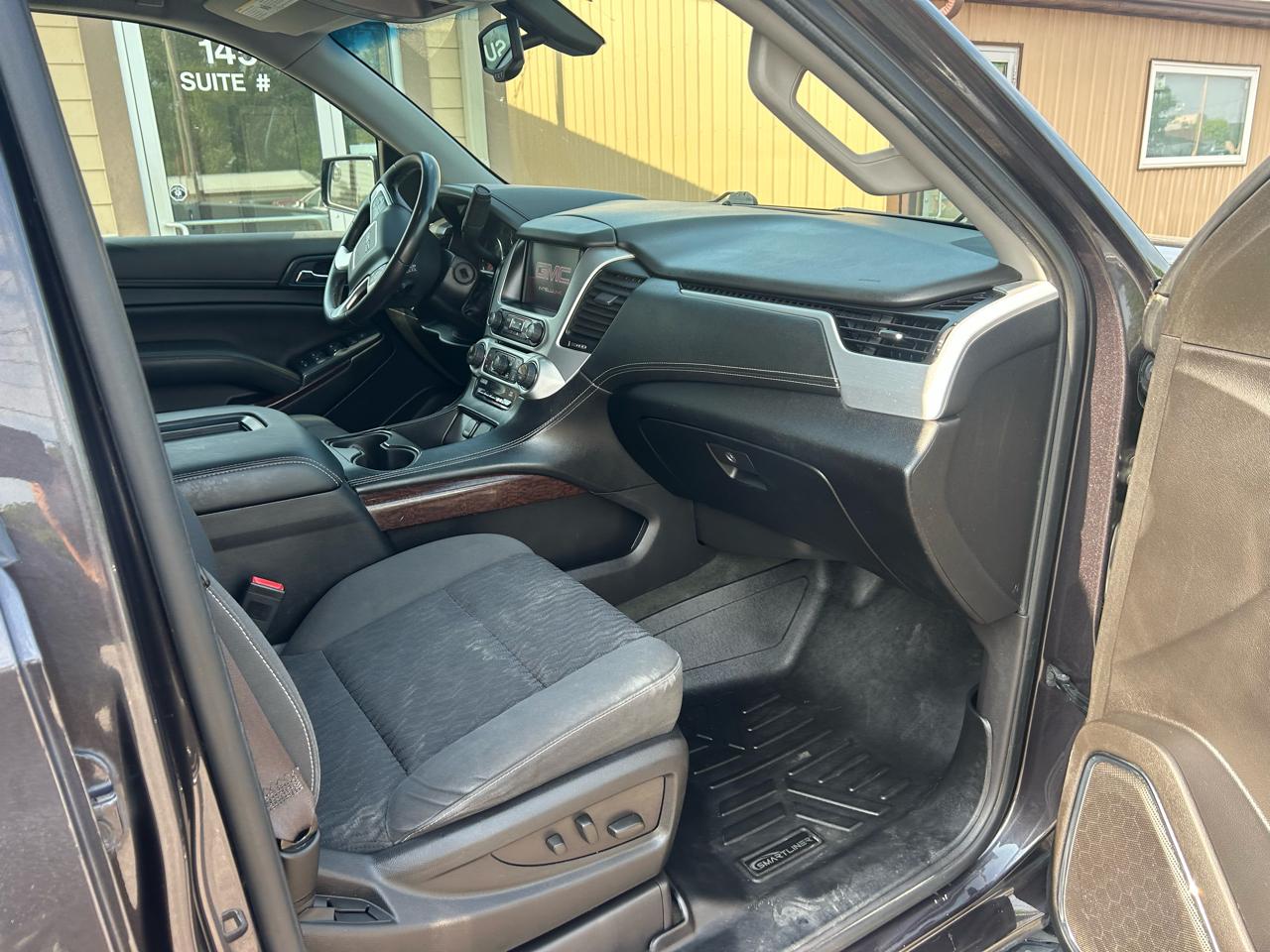 GMC Yukon XL SLE 1/2 Ton 4WD 2015