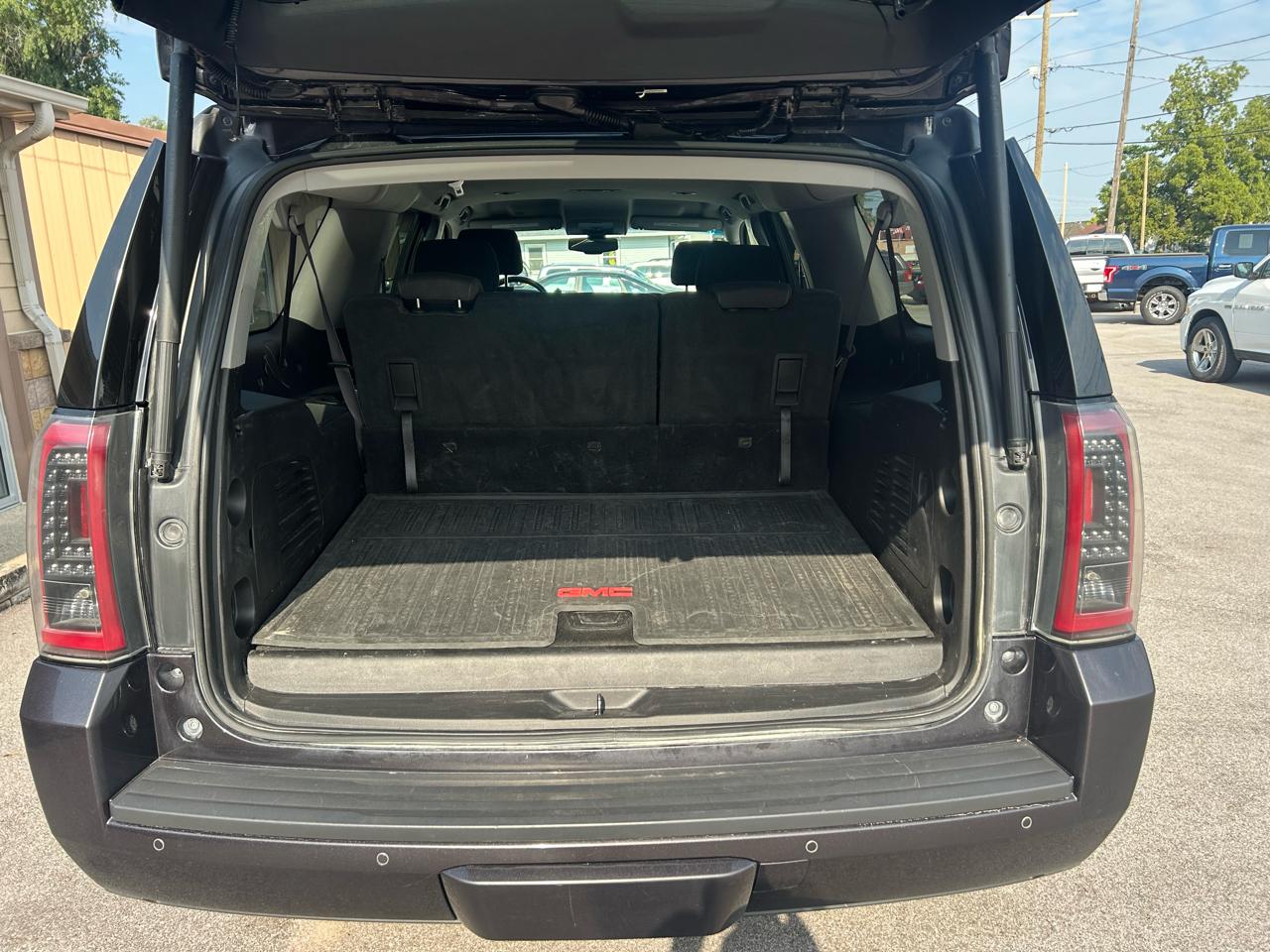 GMC Yukon XL SLE 1/2 Ton 4WD 2015