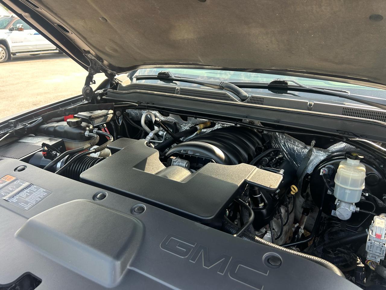 GMC Yukon XL SLE 1/2 Ton 4WD 2015