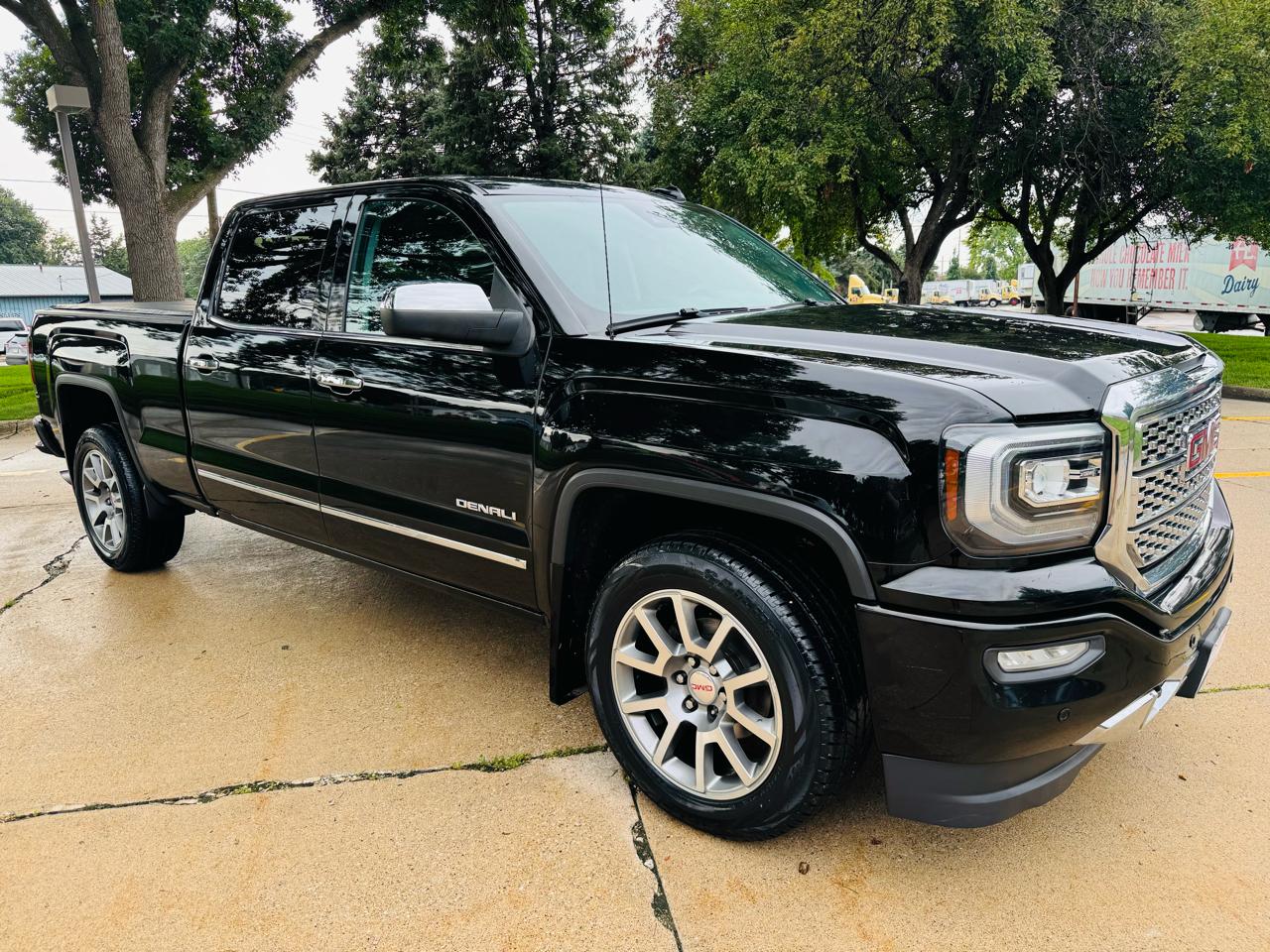 2017 GMC Sierra 1500 Denali Crew Cab Long Box 4WD