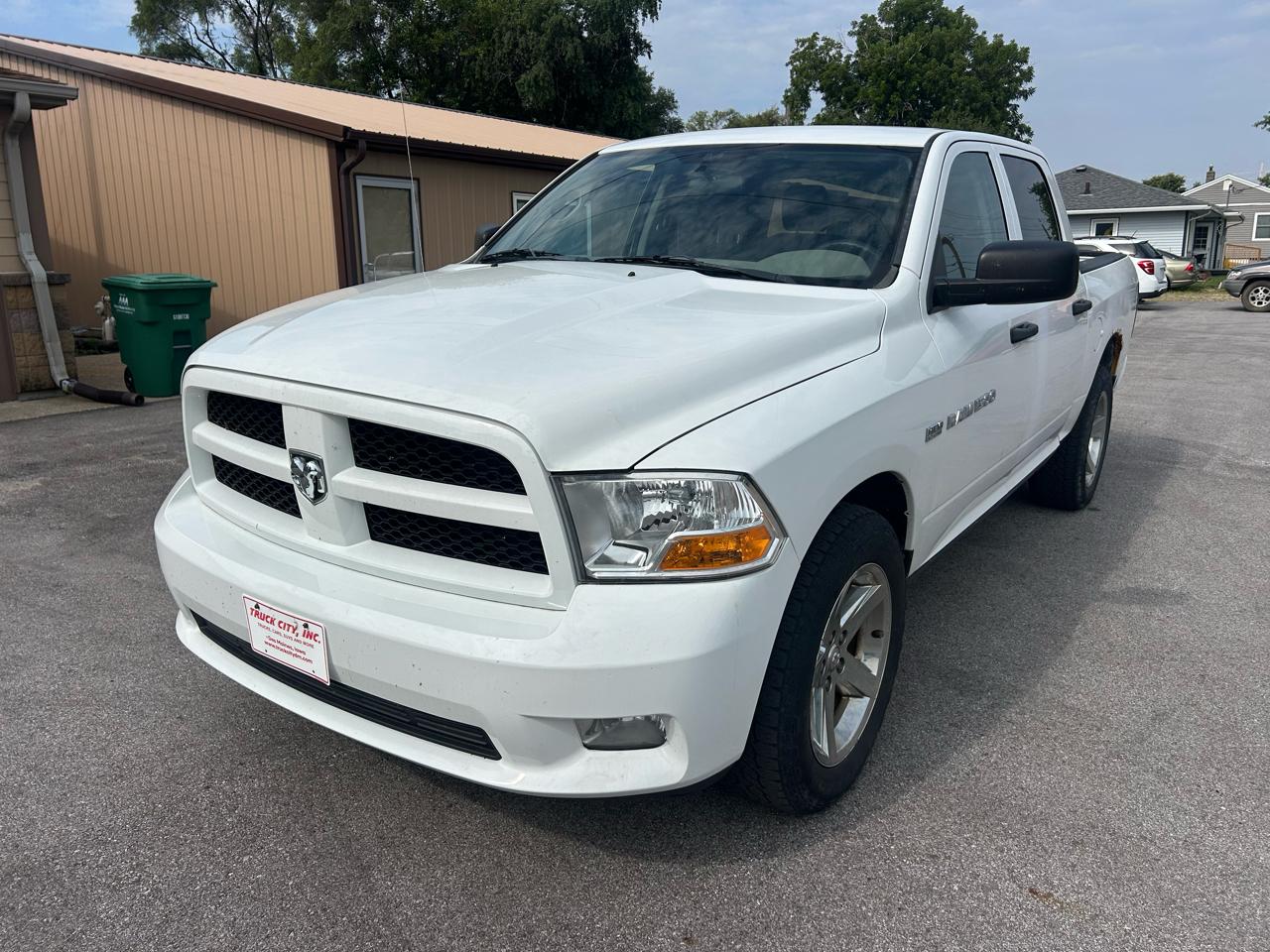 RAM 1500 4WD Crew Cab 140.5" ST 2012
