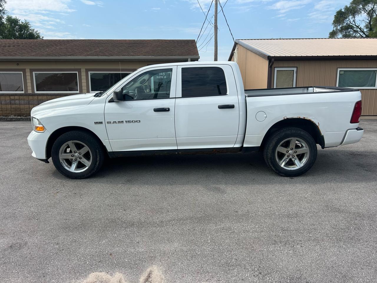 RAM 1500 4WD Crew Cab 140.5" ST 2012