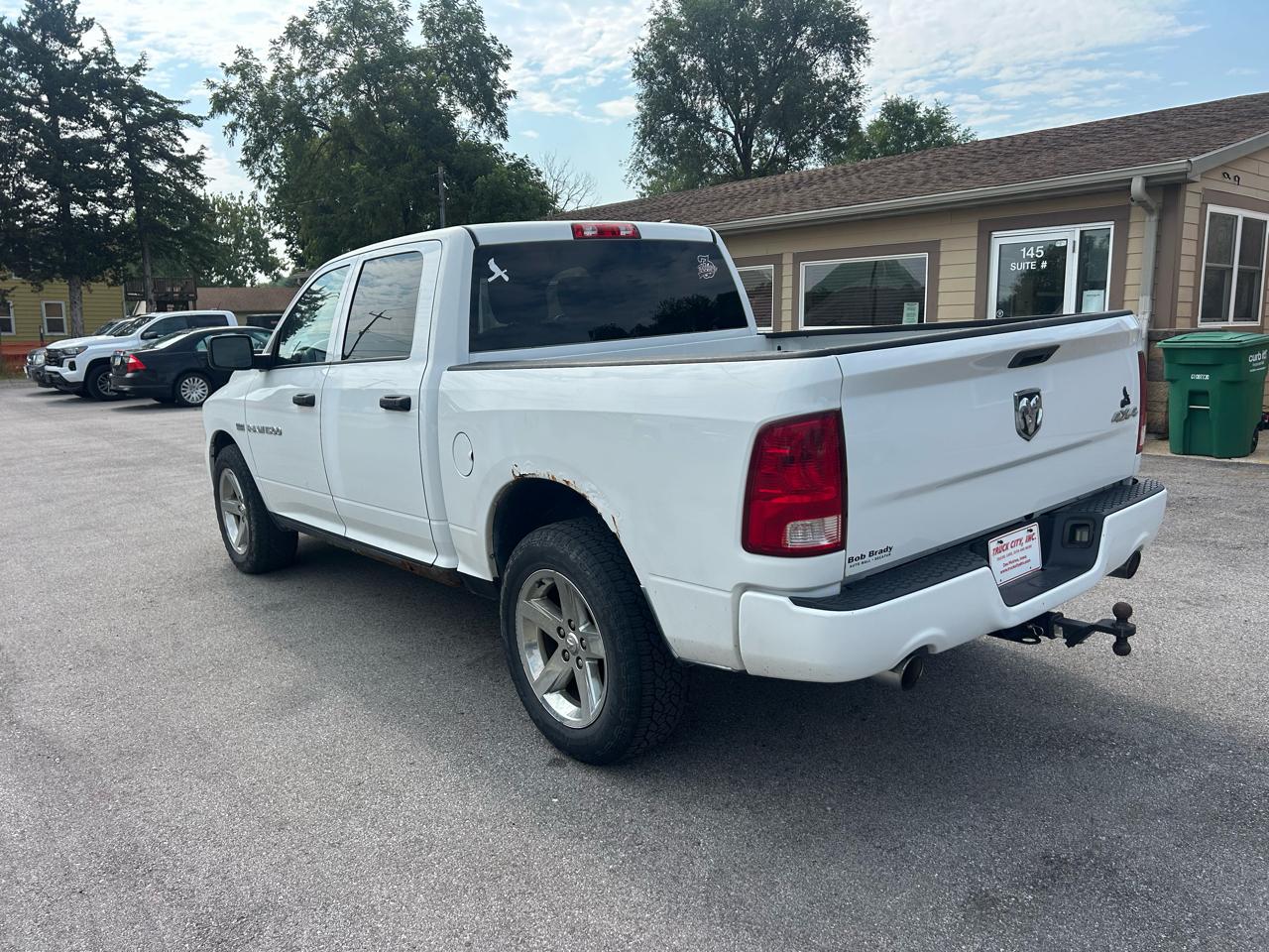 RAM 1500 4WD Crew Cab 140.5" ST 2012