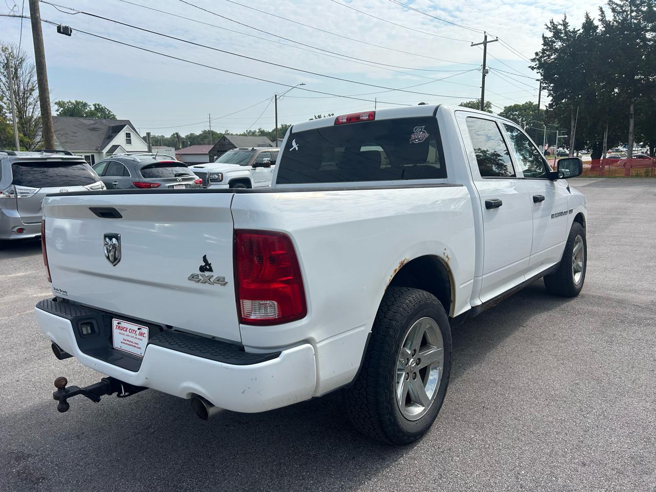 RAM 1500 4WD Crew Cab 140.5" ST 2012