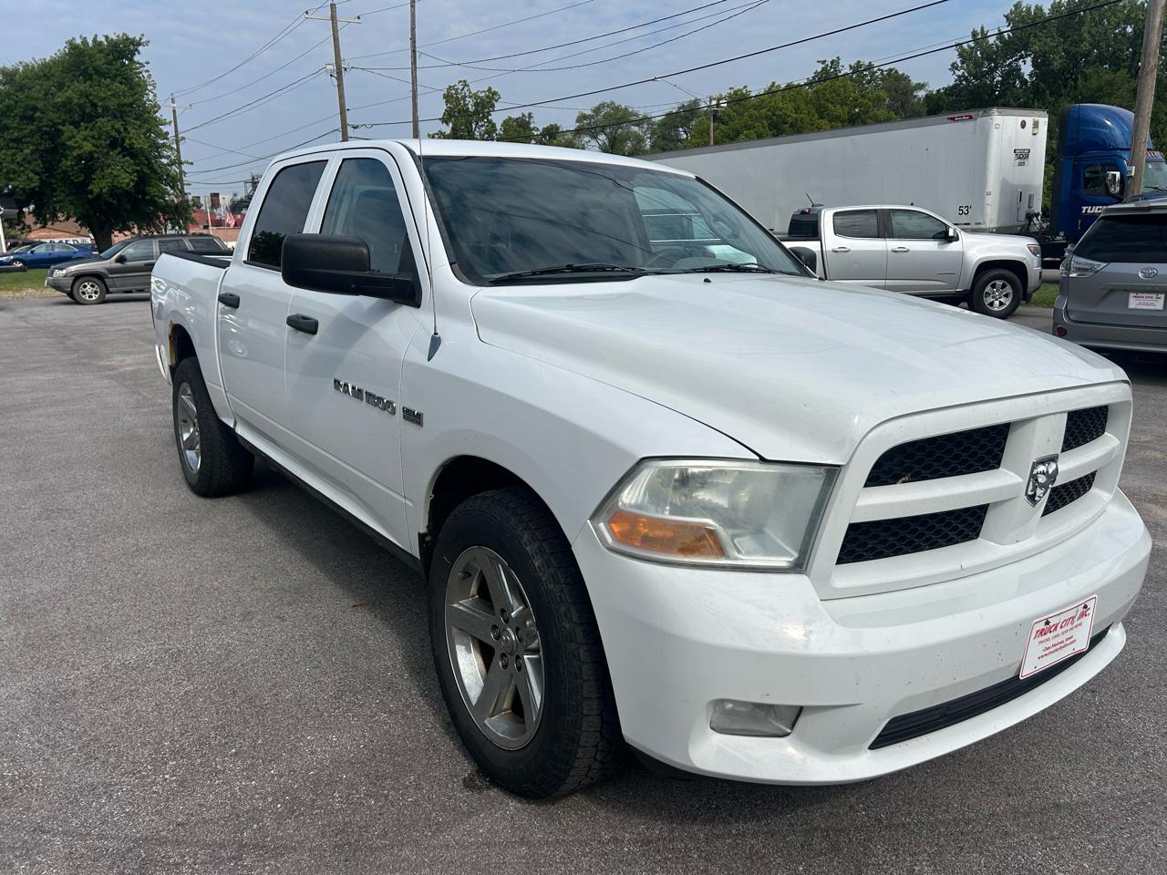 RAM 1500 4WD Crew Cab 140.5" ST 2012