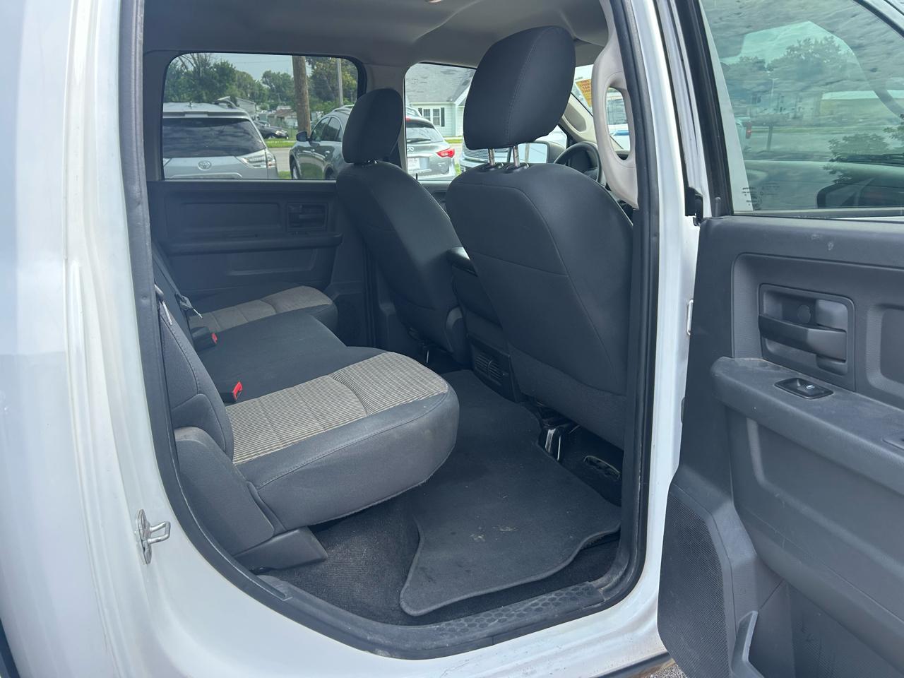 RAM 1500 4WD Crew Cab 140.5" ST 2012