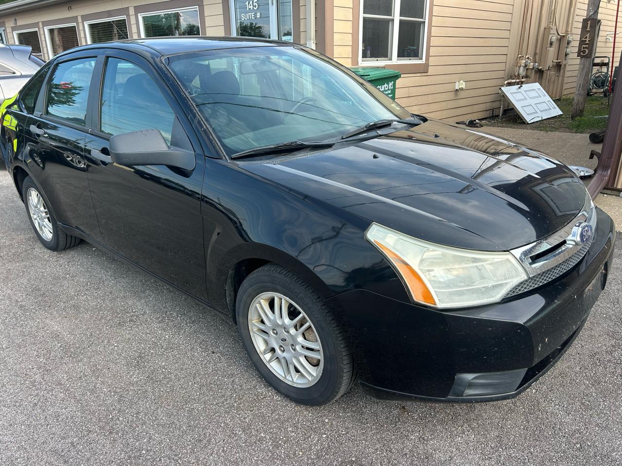 Ford Focus SE Sedan 2010