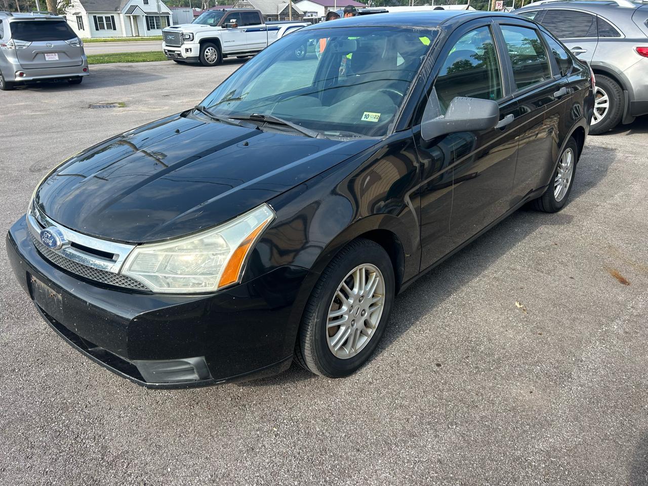 Ford Focus SE Sedan 2010