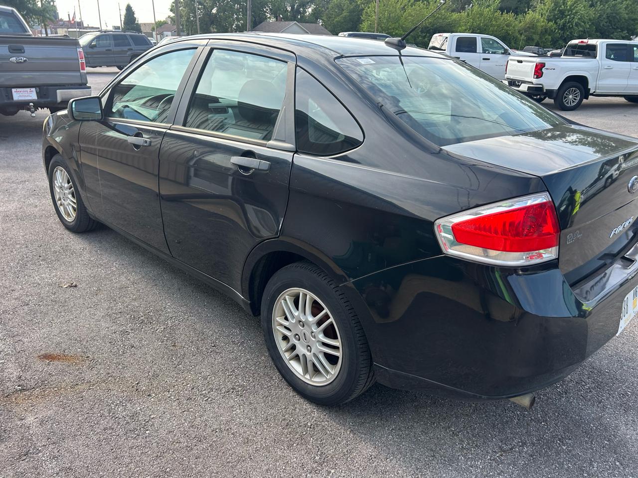 Ford Focus SE Sedan 2010