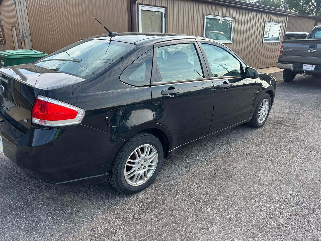 Ford Focus SE Sedan 2010