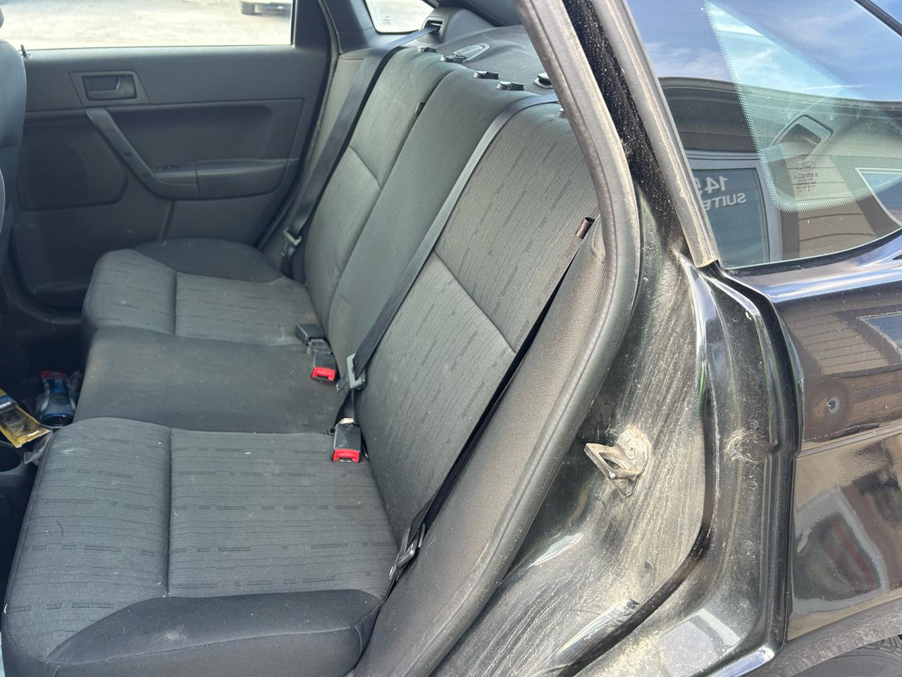 Ford Focus SE Sedan 2010