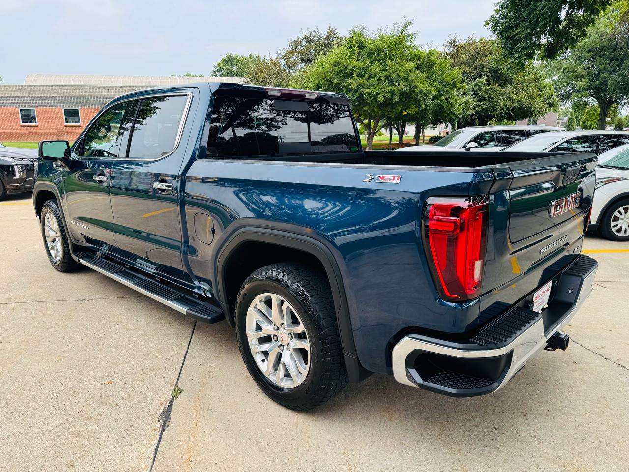 GMC Sierra 1500 4WD Crew Cab 153.0" SLT 2019