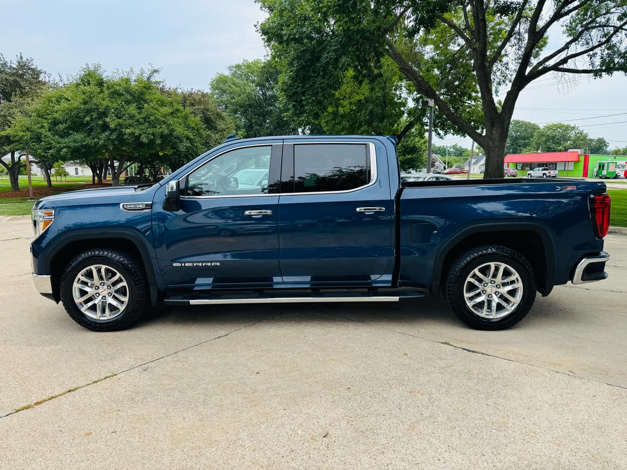 GMC Sierra 1500 4WD Crew Cab 153.0" SLT 2019