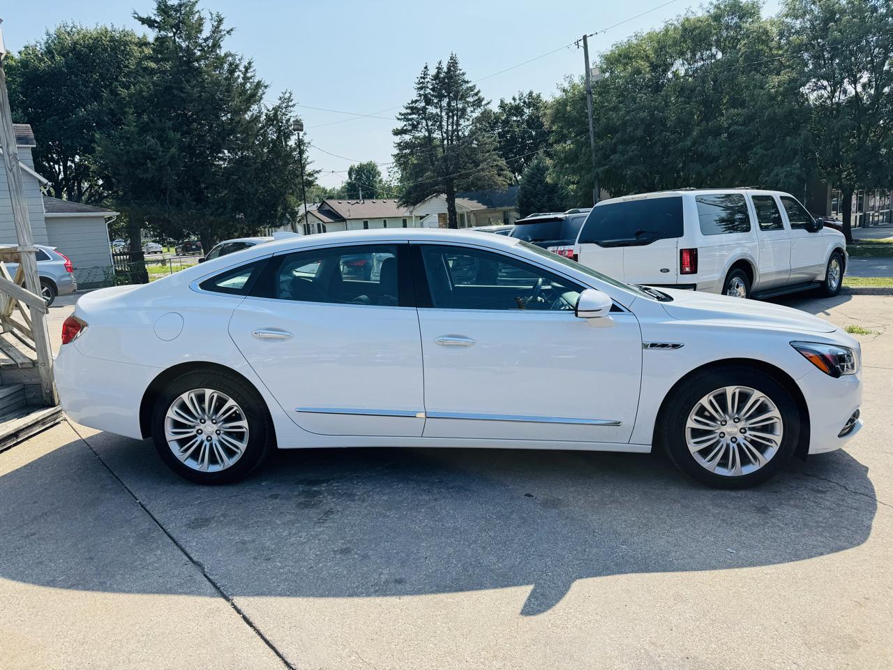 Buick LaCrosse 4dr Sdn Premium FWD 2018
