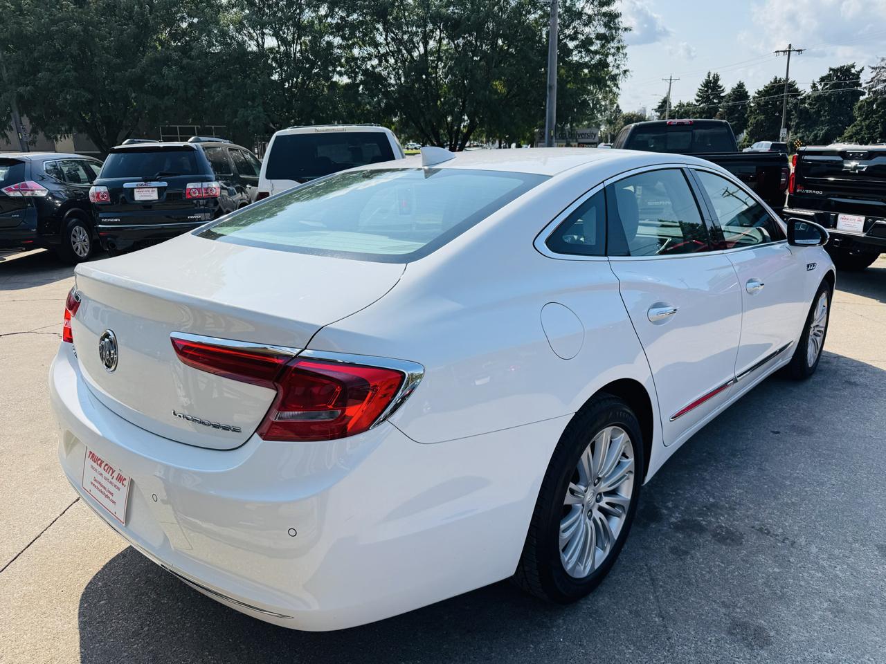 Buick LaCrosse 4dr Sdn Premium FWD 2018