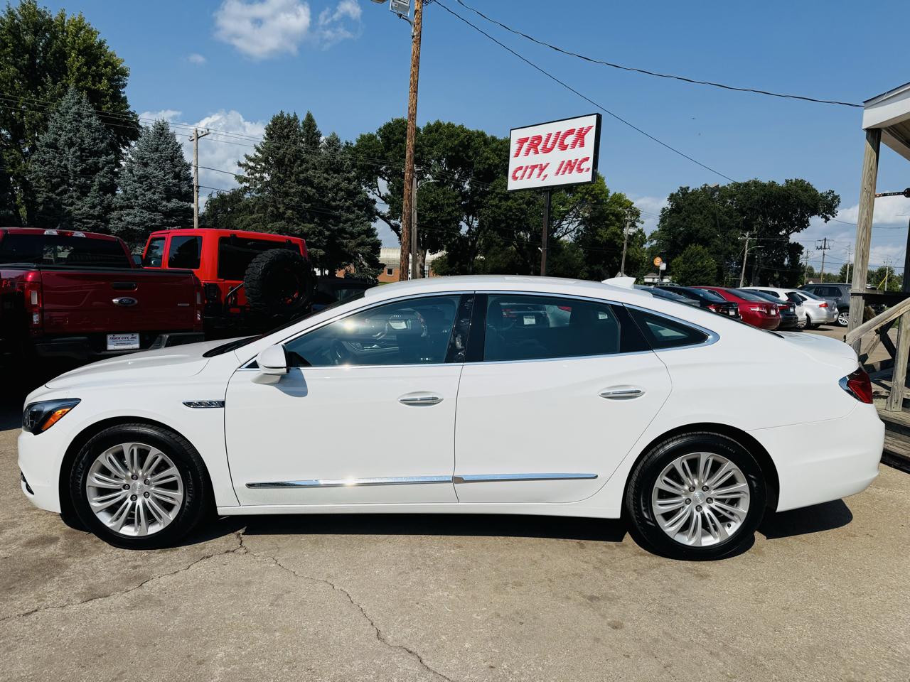 Buick LaCrosse 4dr Sdn Premium FWD 2018