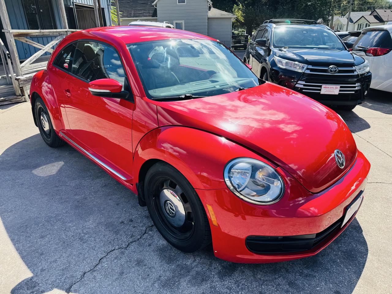 Volkswagen Beetle 2.5L w/Sunroof Sound & Nav 2012