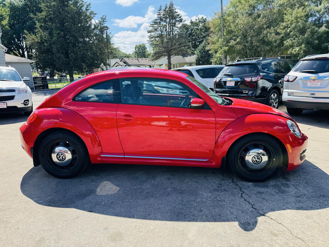 Volkswagen Beetle 2.5L w/Sunroof Sound & Nav 2012