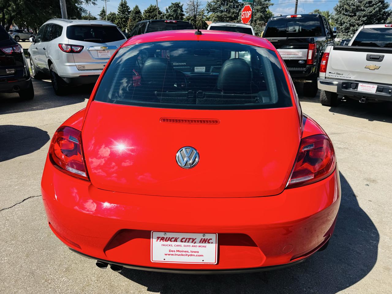 Volkswagen Beetle 2.5L w/Sunroof Sound & Nav 2012