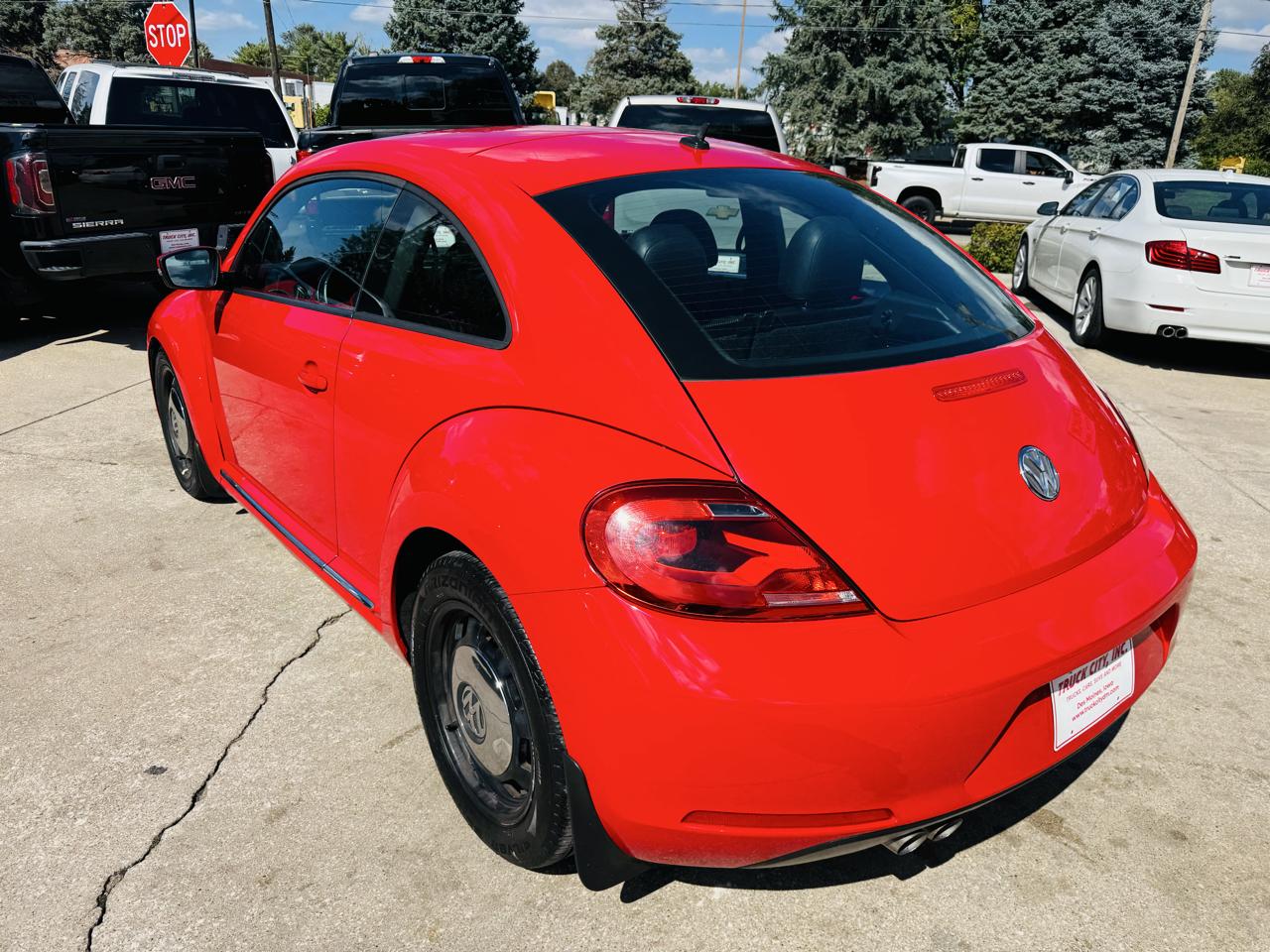 Volkswagen Beetle 2.5L w/Sunroof Sound & Nav 2012