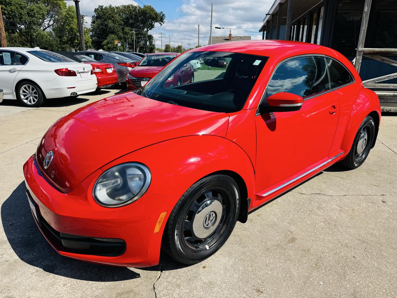 Volkswagen Beetle 2.5L w/Sunroof Sound & Nav 2012