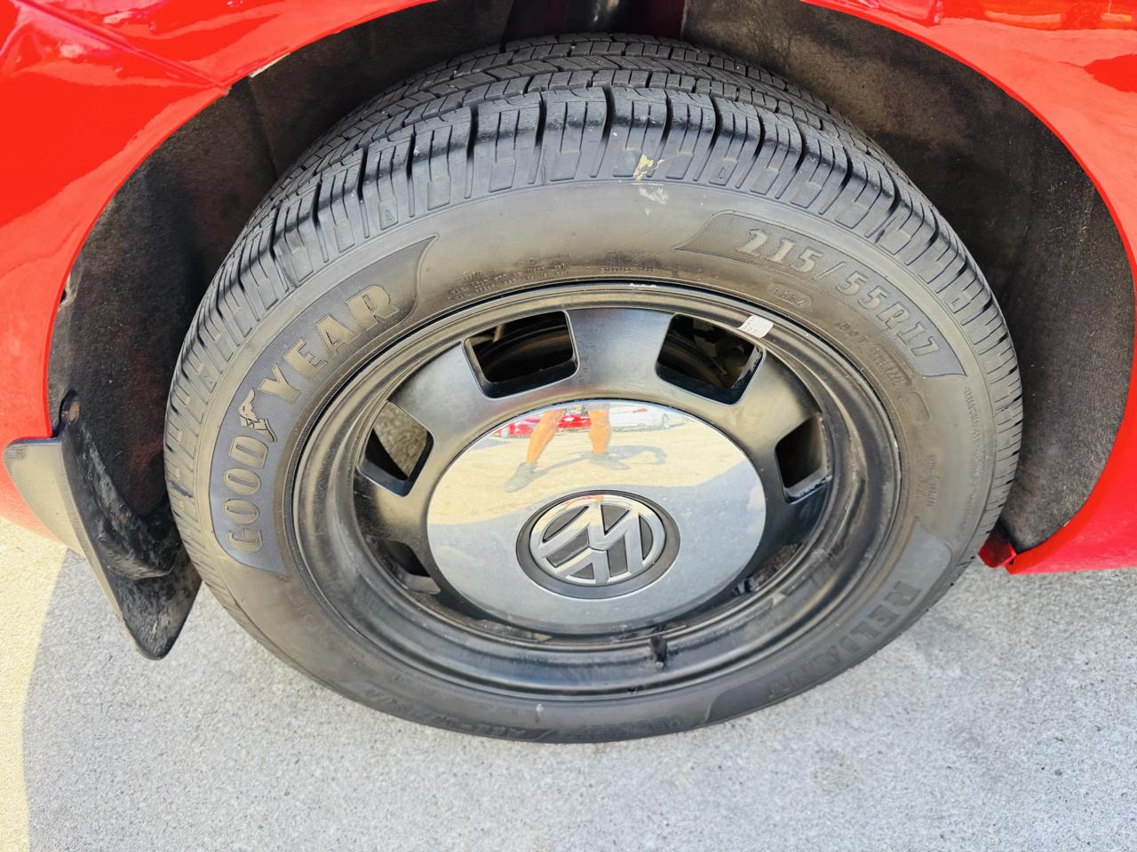 Volkswagen Beetle 2.5L w/Sunroof Sound & Nav 2012