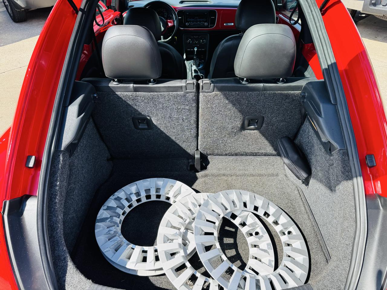 Volkswagen Beetle 2.5L w/Sunroof Sound & Nav 2012