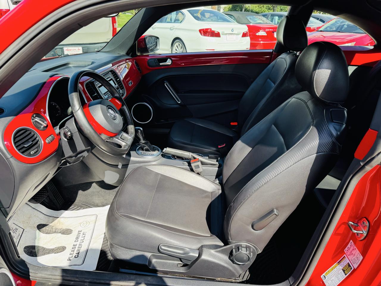 Volkswagen Beetle 2.5L w/Sunroof Sound & Nav 2012