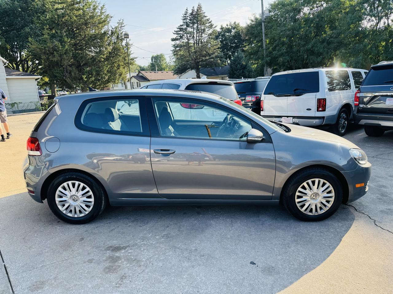 Volkswagen Golf 2.5L 2-Door 2012