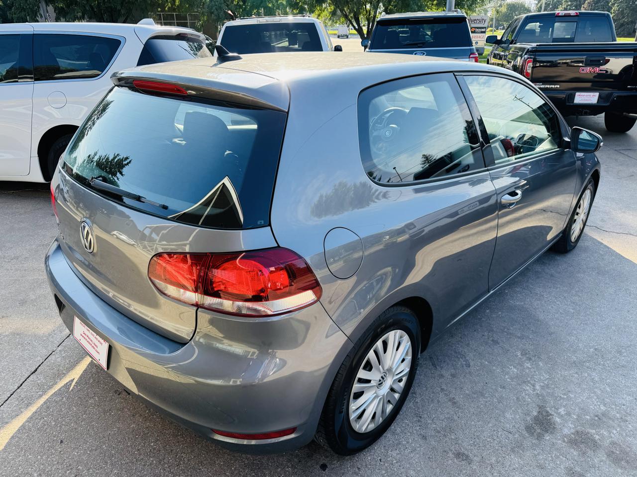 Volkswagen Golf 2.5L 2-Door 2012