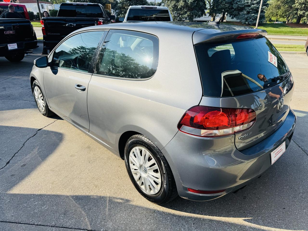 Volkswagen Golf 2.5L 2-Door 2012
