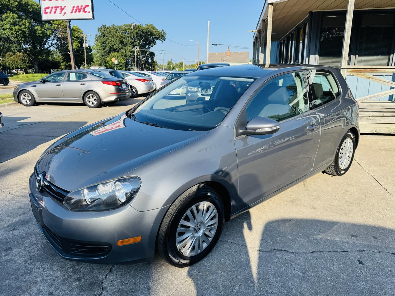 Volkswagen Golf 2.5L 2-Door 2012