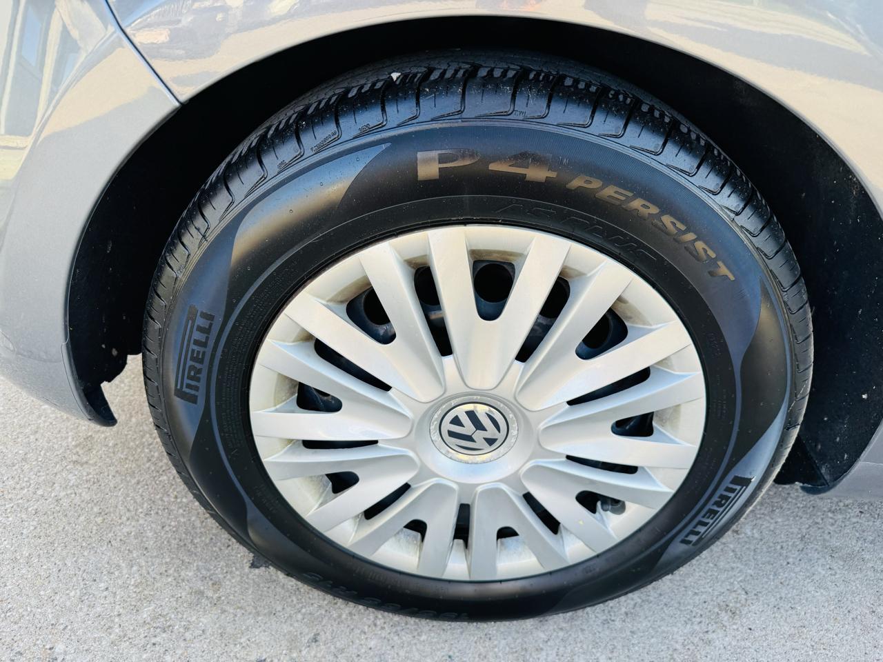 Volkswagen Golf 2.5L 2-Door 2012
