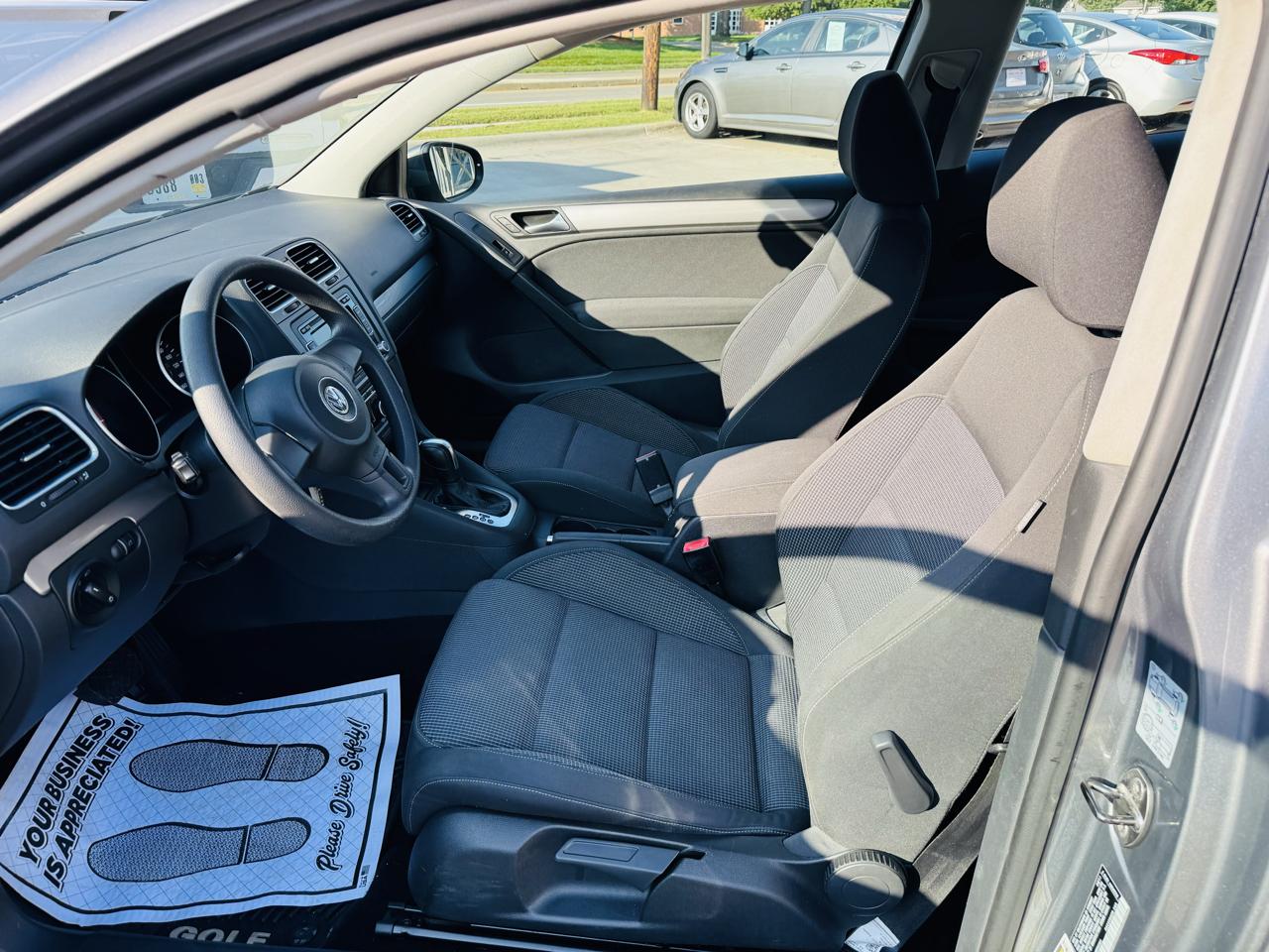 Volkswagen Golf 2.5L 2-Door 2012