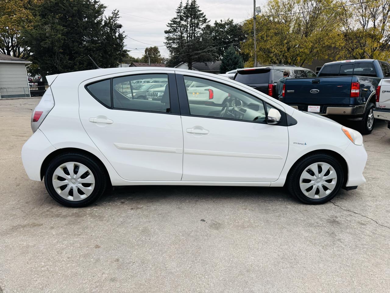 Toyota Prius c One 2012