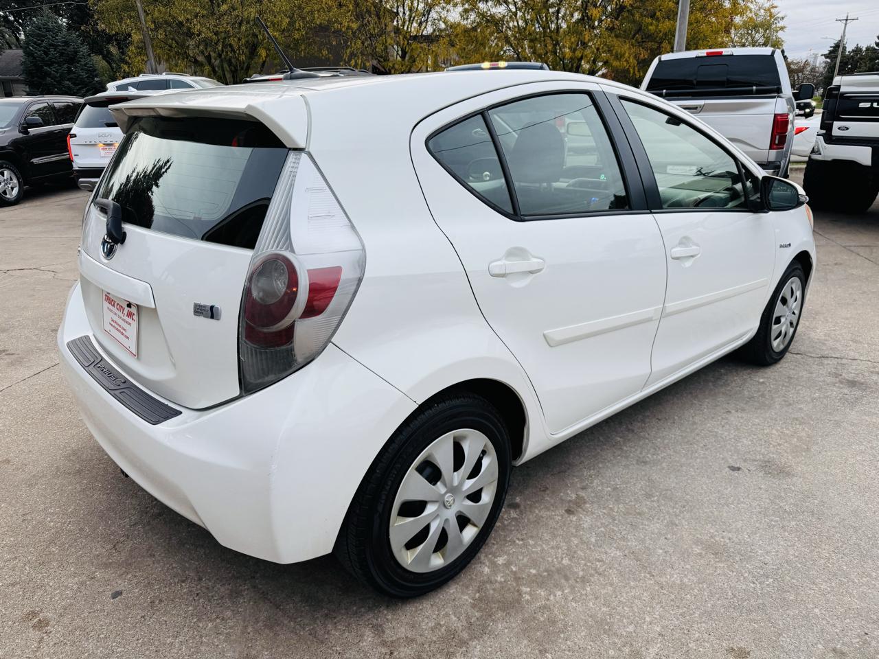 Toyota Prius c One 2012