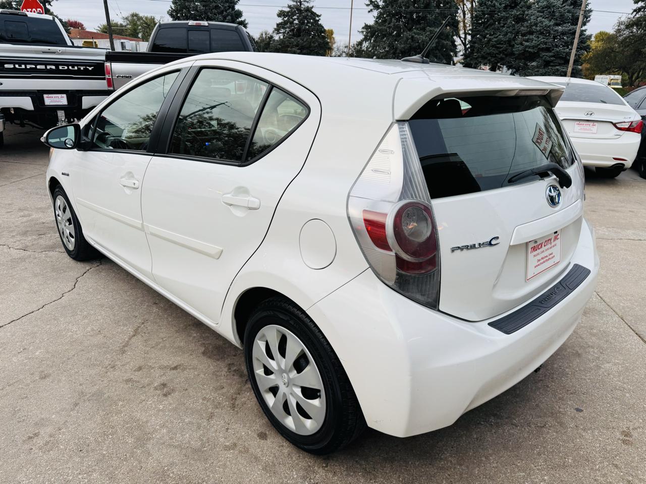Toyota Prius c One 2012