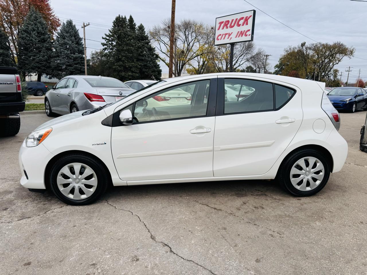 Toyota Prius c One 2012