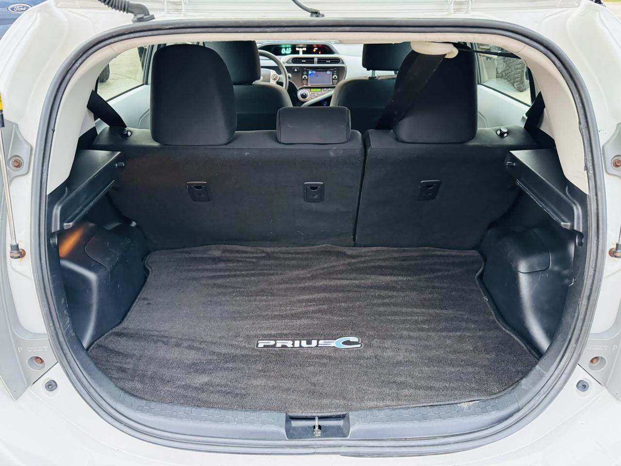 Toyota Prius c One 2012