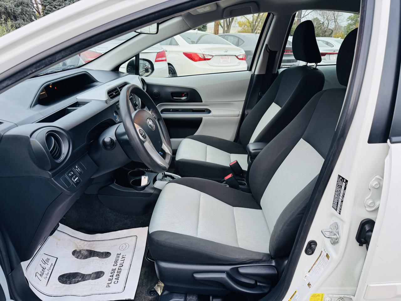 Toyota Prius c One 2012