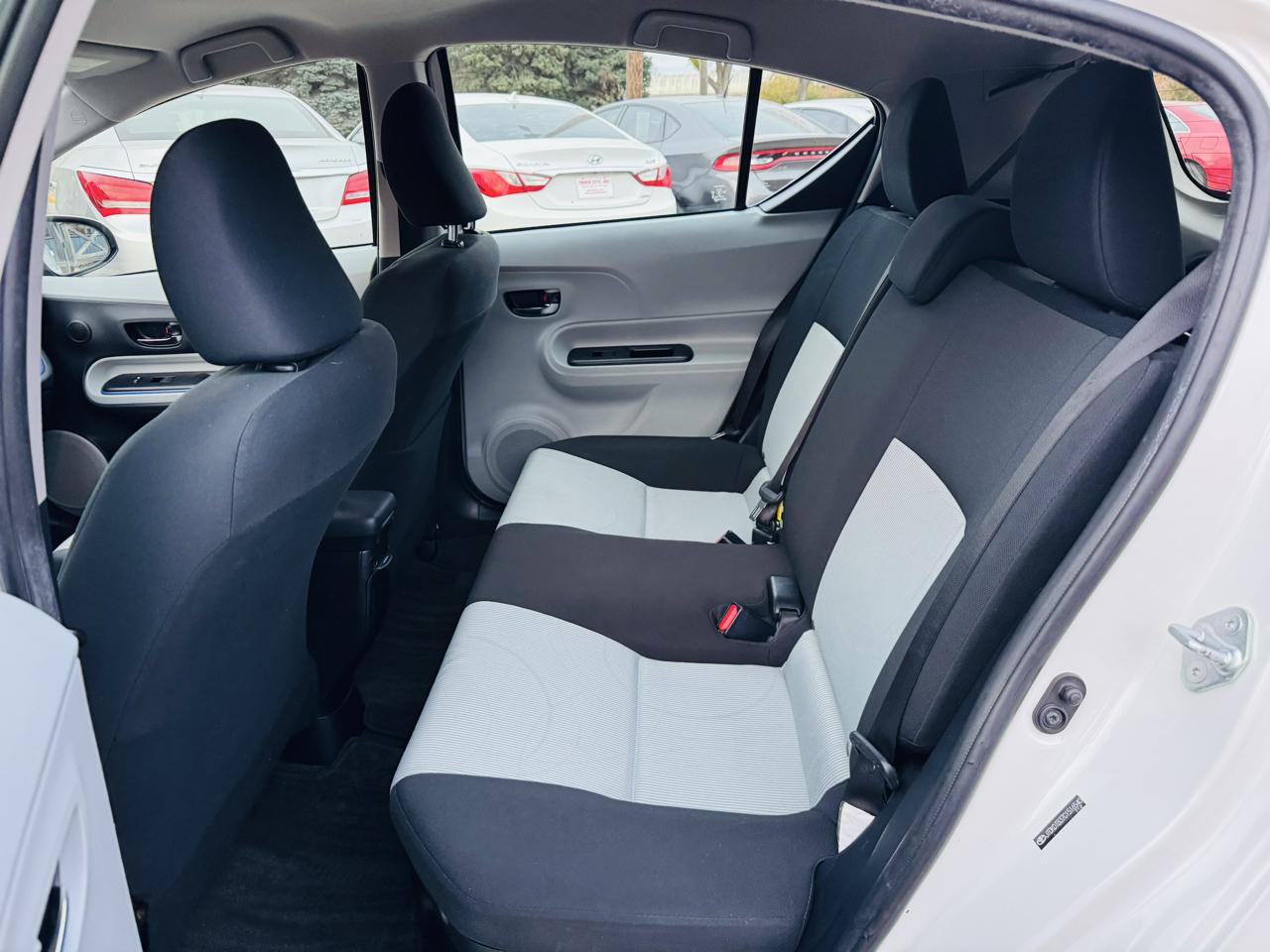 Toyota Prius c One 2012