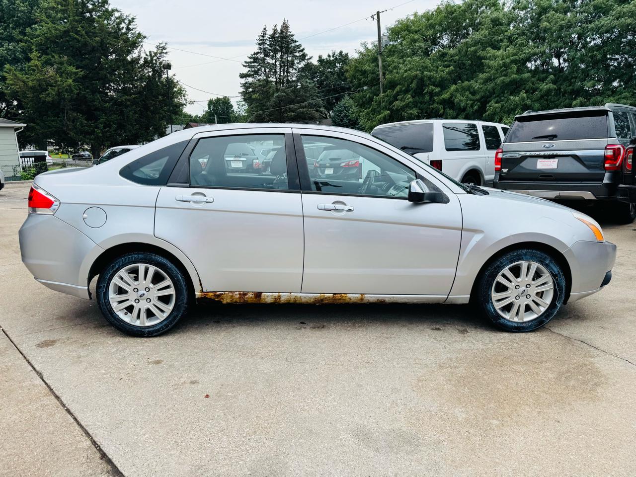 Ford Focus SEL Sedan 2010