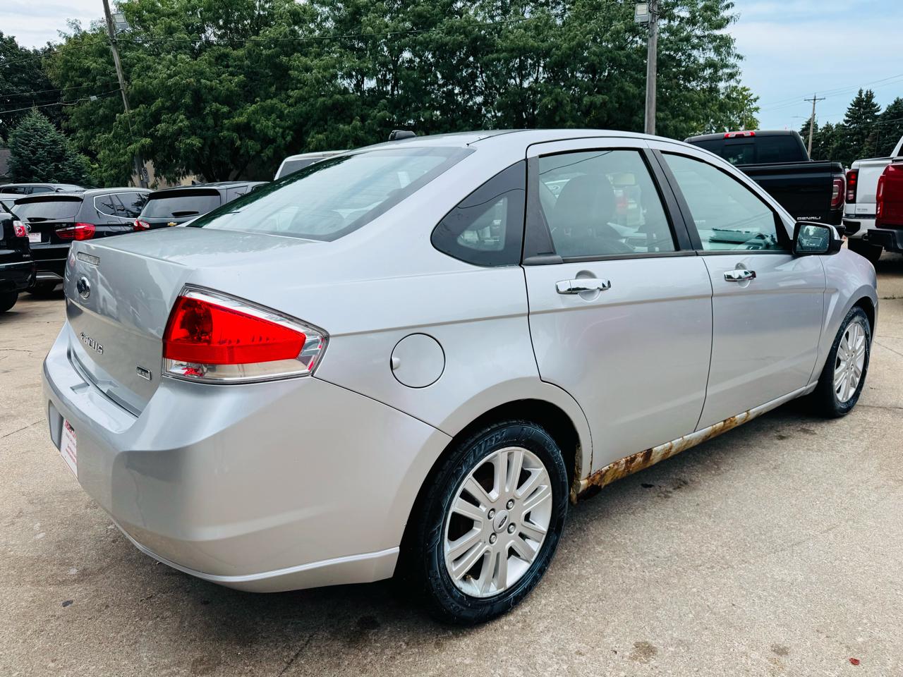 Ford Focus SEL Sedan 2010