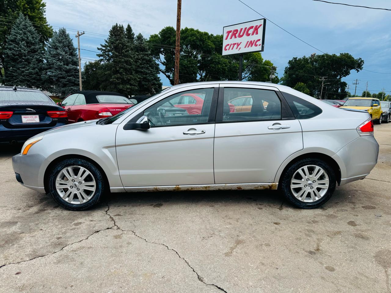Ford Focus SEL Sedan 2010