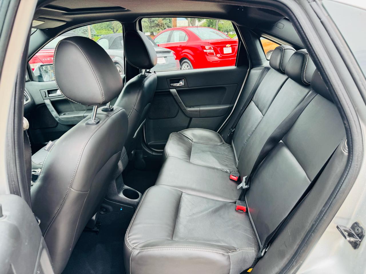 Ford Focus SEL Sedan 2010