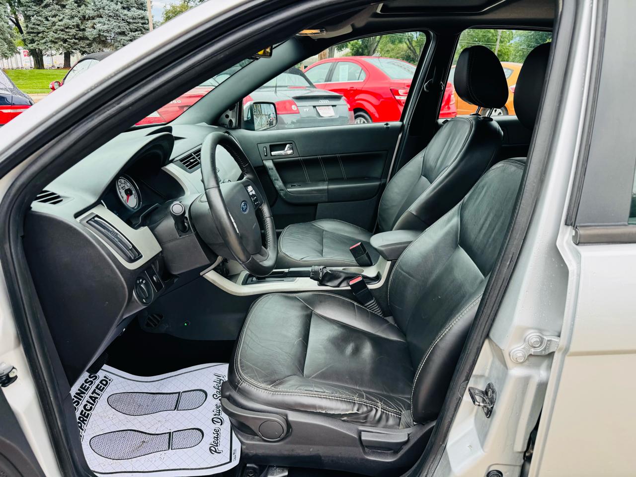 Ford Focus SEL Sedan 2010
