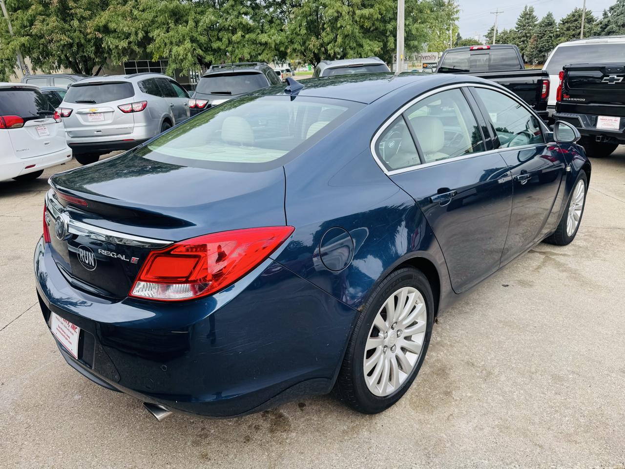 Buick Regal CXL Turbo - 3XT 2011