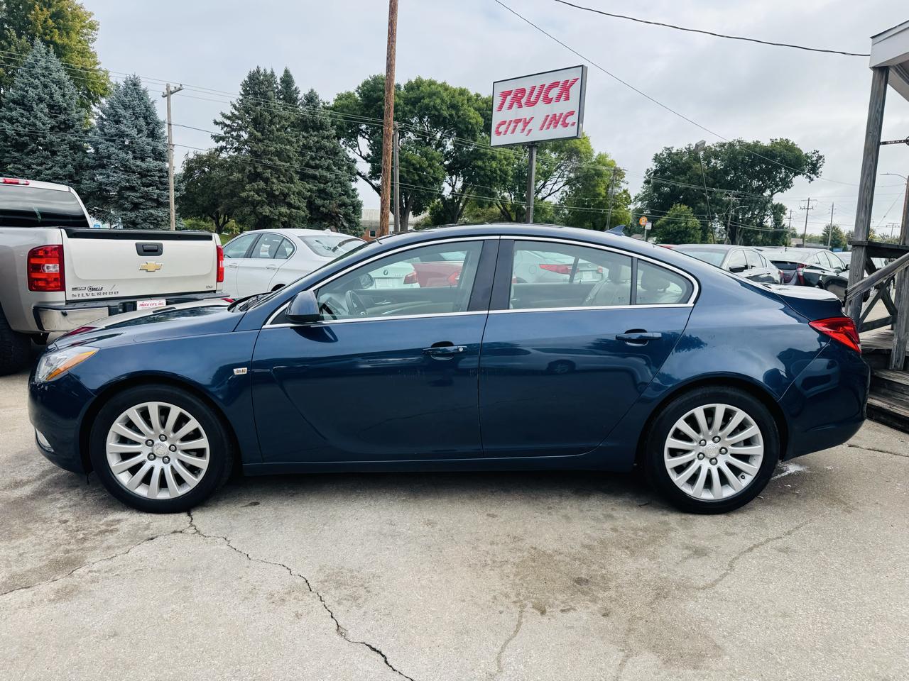 Buick Regal CXL Turbo - 3XT 2011